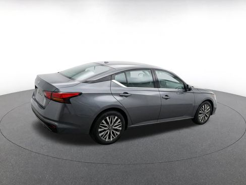 Used 2025 Nissan Altima 2.5 SV FWD image 8