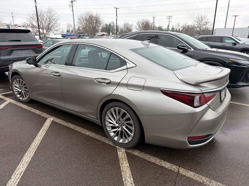 Used 2020 Lexus ES 300h w/ Luxury Package image 15