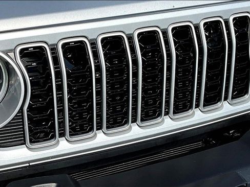 Used 2024 Jeep Wrangler Sahara image 28