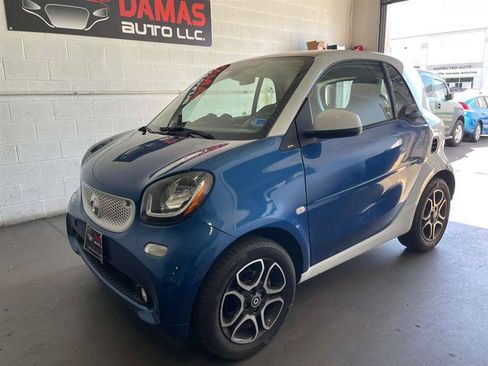 Used 2016 smart fortwo Coupe RWD image 1