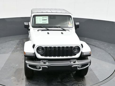 Used 2024 Jeep Gladiator Sport AWD/4WD image 31