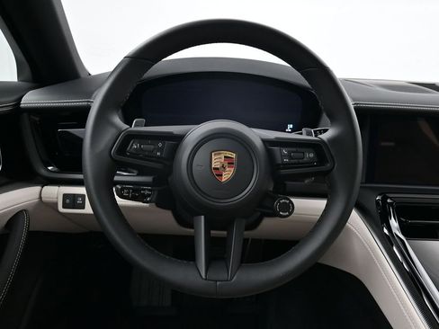Certified 2025 Porsche Panamera 4 image 12