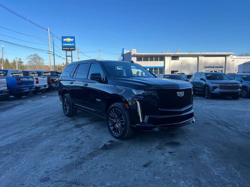 Used 2024 Cadillac Escalade V w/ LPO, Floor Liner Package image 8