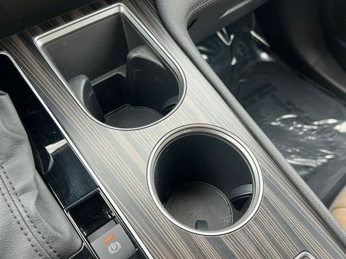 Used 2023 Toyota Sienna Limited image 28