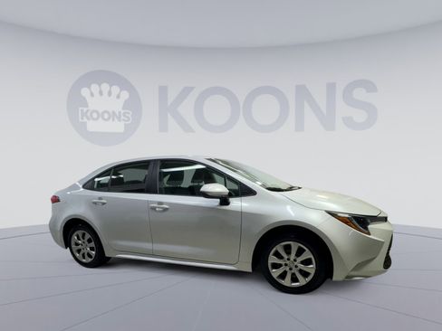 Used 2024 Toyota Corolla LE FWD image 12