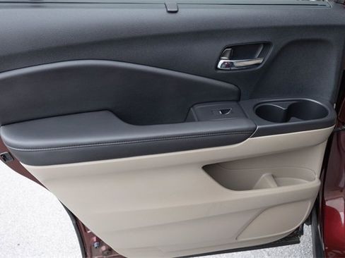 Used 2022 Honda Pilot Touring image 16