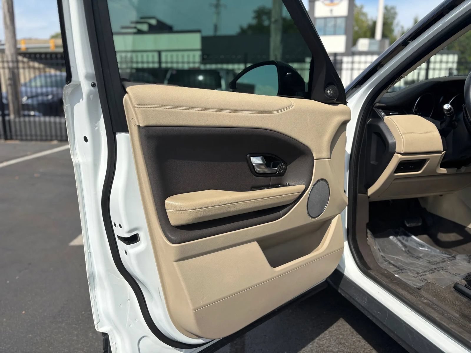 Used 2019 Land Rover Range Rover Evoque SE Premium AWD/4WD image 19