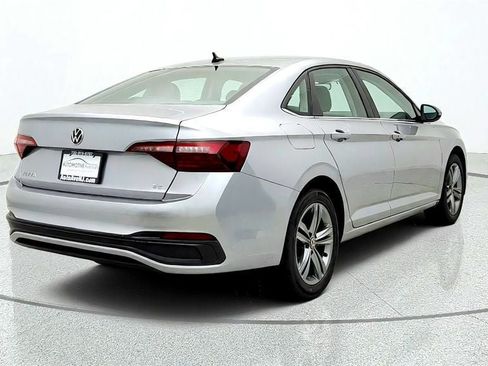 Used 2024 Volkswagen Jetta SE FWD image 5