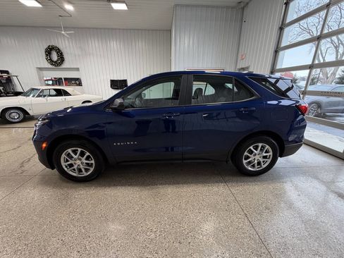 Used 2022 Chevrolet Equinox LS image 34