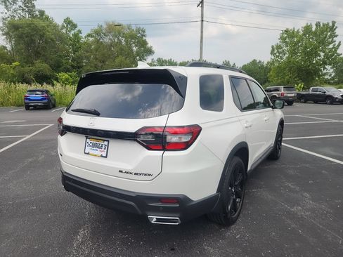 Used 2025 Honda Pilot Black Edition image 6