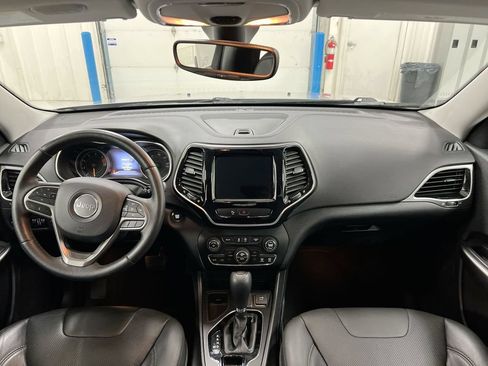 Used 2019 Jeep Cherokee Limited FWD image 10