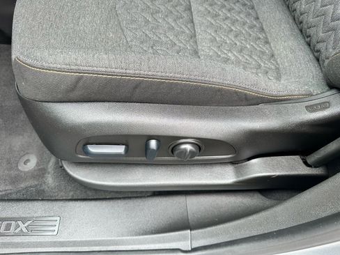 Used 2023 Chevrolet Equinox LT image 18