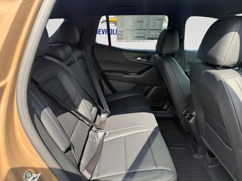 New 2027 Chevrolet Equinox LT w/ Convenience Package II FWD image 15