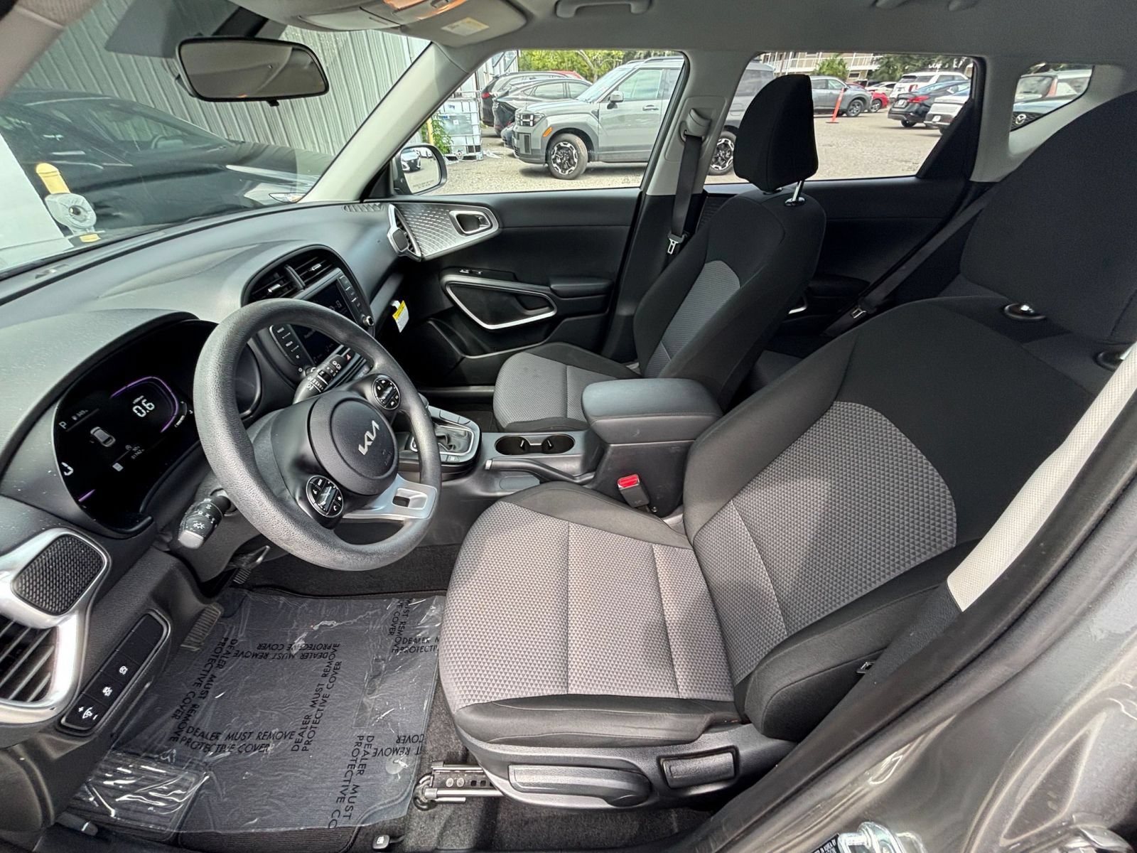 Used 2025 Kia Soul LX w/ LX Technology Package FWD image 24