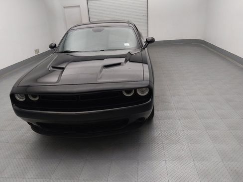 Used 2018 Dodge Challenger SXT RWD image 15