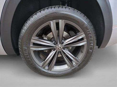 Used 2022 Volkswagen Atlas SEL R-Line image 25