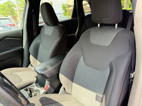 Used 2016 Jeep Cherokee Latitude w/ Safety/Convenience Group image 13