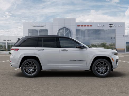 New 2025 Jeep Grand Cherokee Summit w/ Obsidian Package image 38