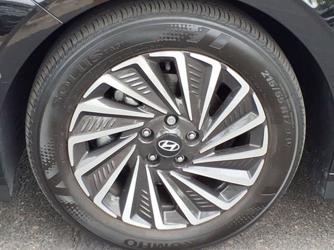 Certified 2025 Hyundai Sonata Limited FWD image 9
