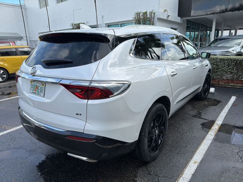 Used 2023 Buick Enclave Essence w/ Sport Touring Edition image 6