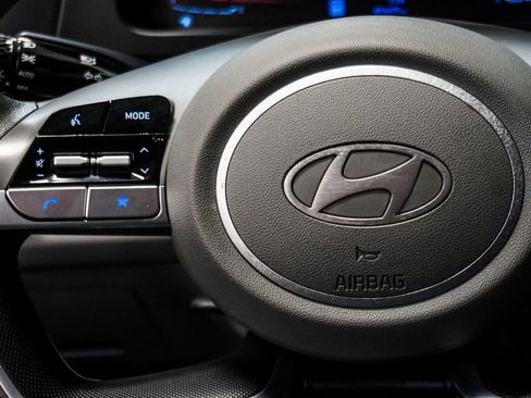 Used 2024 Hyundai Elantra SE FWD image 15