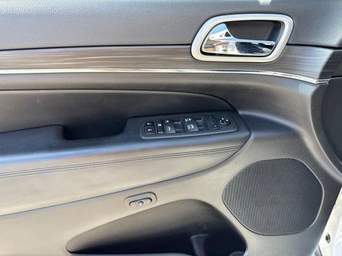 Used 2022 Jeep Grand Cherokee Limited RWD image 17