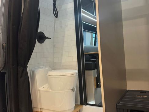 Used 2025 Mercedes-Benz Sprinter 2500 image 17