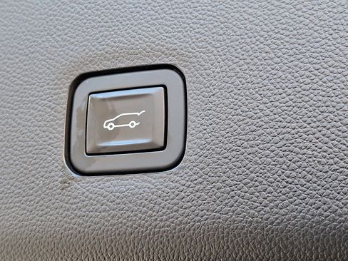 Used 2020 Chevrolet Traverse LT w/ LT Premium Package image 29