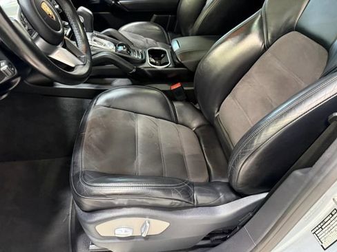 Used 2017 Porsche Cayenne Platinum Edition AWD/4WD image 22