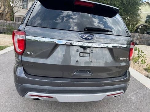 Used 2016 Ford Explorer XLT w/ Equipment Group 202A FWD image 13