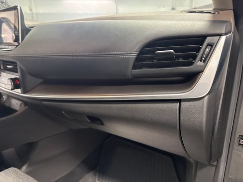 Used 2023 Nissan Rogue SV AWD/4WD image 34