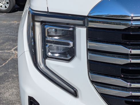 Certified 2023 GMC Sierra 1500 SLT w/ SLT Premium Package AWD/4WD image 10