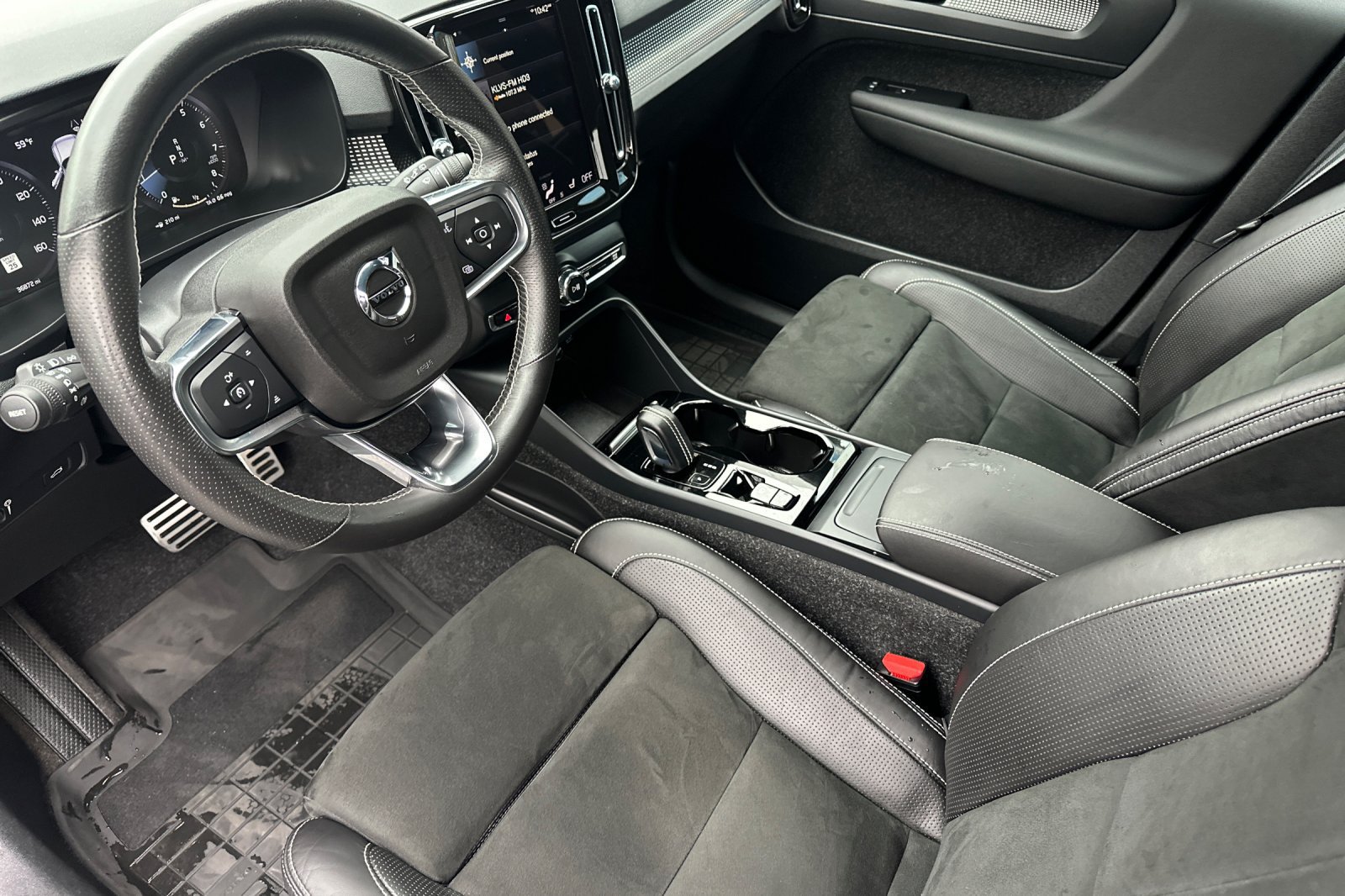 Used 2021 Volvo XC40 T5 R-Design AWD/4WD image 10
