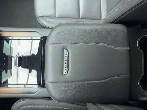 Used 2025 GMC Yukon Denali image 33