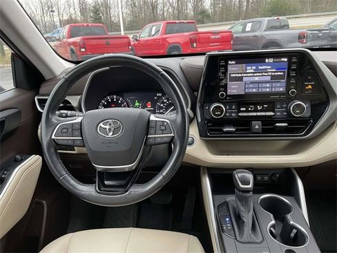 Used 2020 Toyota Highlander XLE image 15