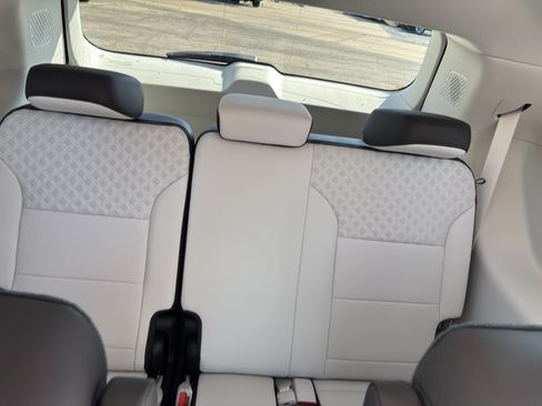 Used 2027 GMC Acadia Denali FWD image 26