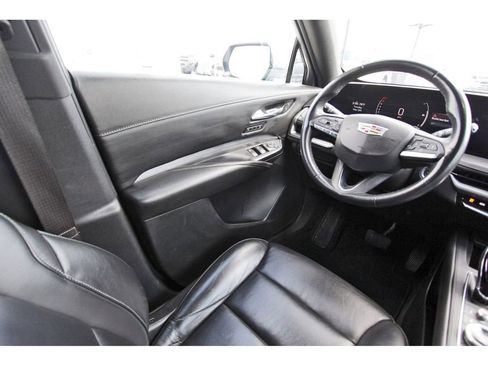 Used 2024 Cadillac XT4 Premium Luxury FWD image 8