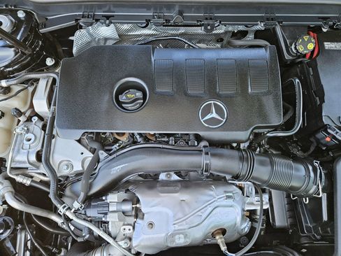 Used 2023 Mercedes-Benz CLA 250 image 35