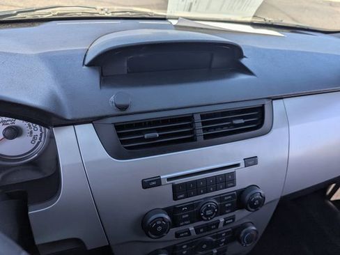 Used 2010 Ford Focus SES image 25