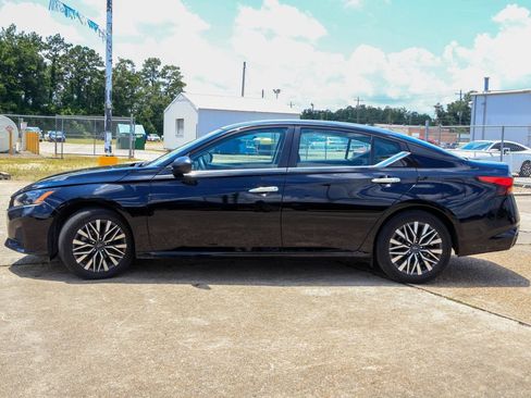 Used 2025 Nissan Altima 2.5 SV FWD image 24