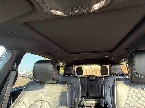 Used 2025 Chrysler Pacifica Limited FWD image 24