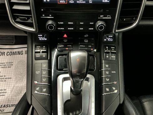 Used 2018 Porsche Cayenne Platinum Edition image 26