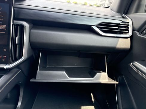 Certified 2025 GMC Acadia Elevation AWD/4WD image 22