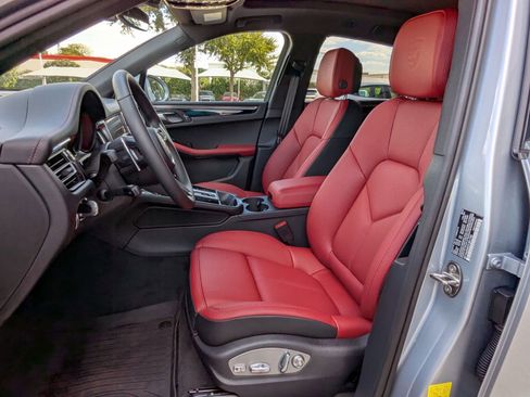 New 2026 Porsche Macan image 5