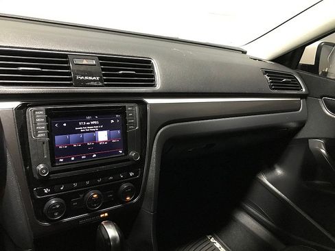 Used 2018 Volkswagen Passat 2.0T R-Line image 26