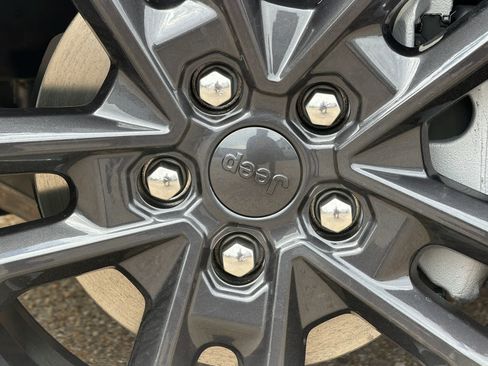 New 2026 Jeep Grand Cherokee Limited AWD/4WD image 11