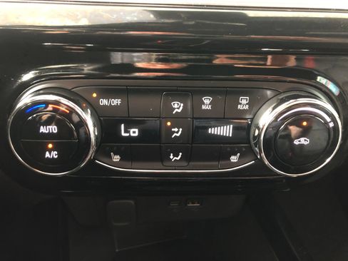 Used 2025 Chevrolet Trax RS w/ Driver Confidence Package FWD image 23