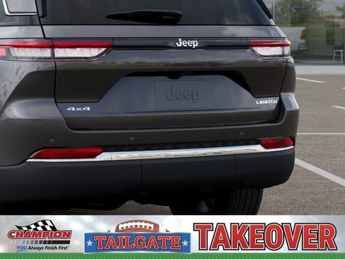 New 2026 Jeep Grand Cherokee Limited w/ Luxury Tech Group II AWD/4WD image 13