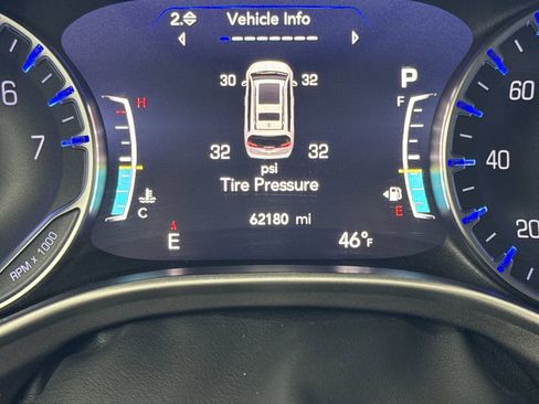 Used 2023 Chrysler Pacifica Touring-L image 27