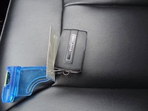 Used 2023 Jeep Grand Cherokee Limited image 36